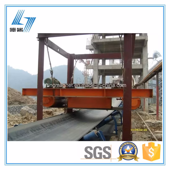 Separatore autopulente a magneti permanenti per nastri trasportatori per la separazione dei minerali